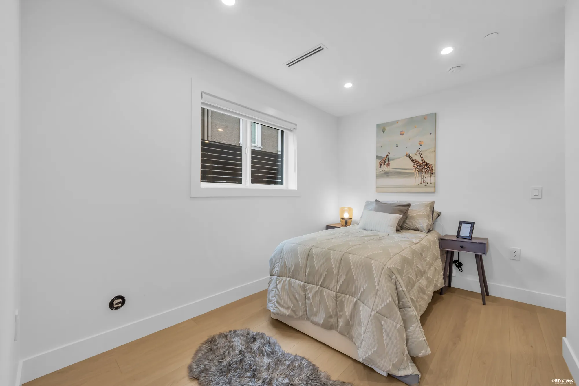 Bedroom on the lower floor with a bed, bedside table and a window